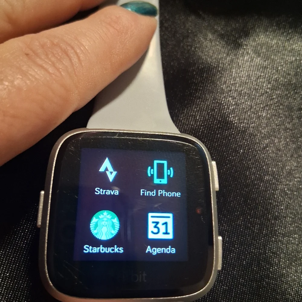 Fitbit Versa Health Tracker Smartwatch with Gray Band! No Charger.